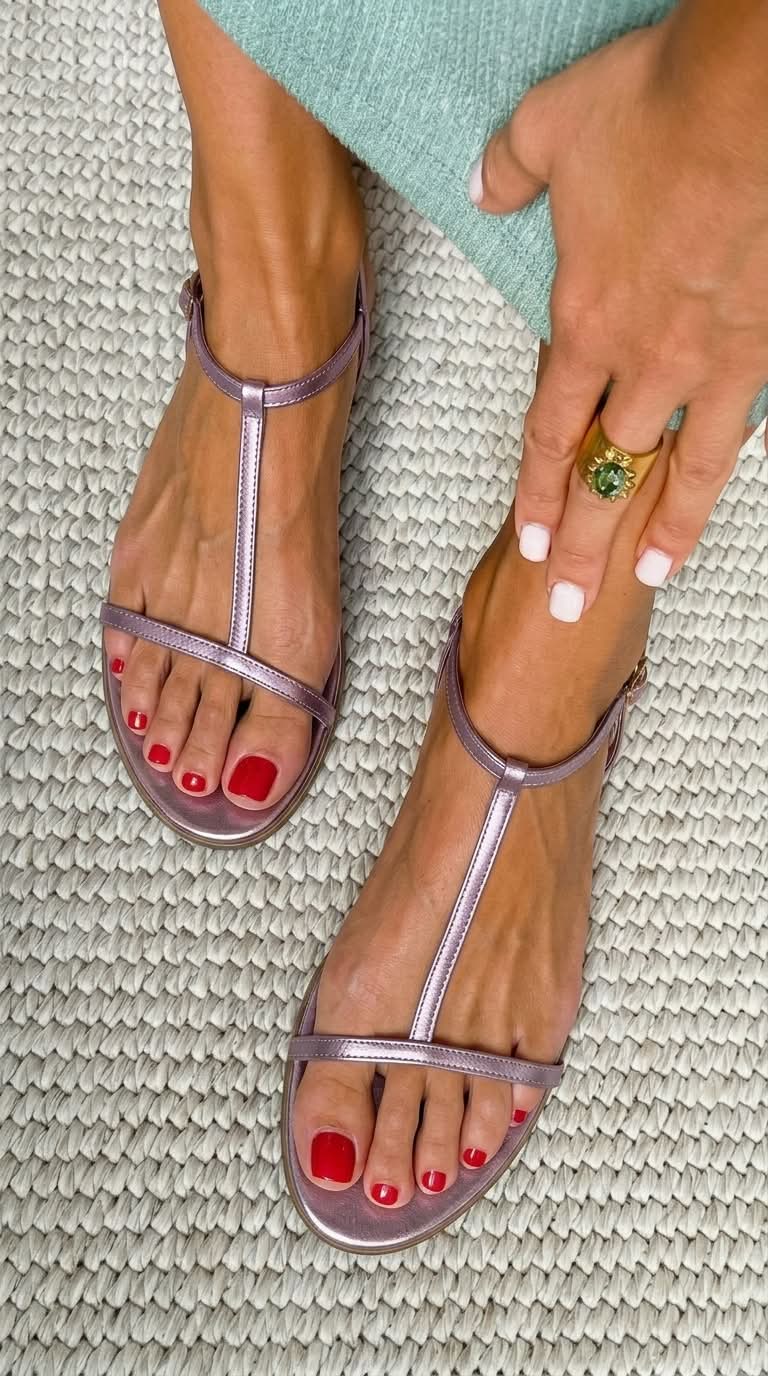 Anouk | Golden Thin Strap Sandal