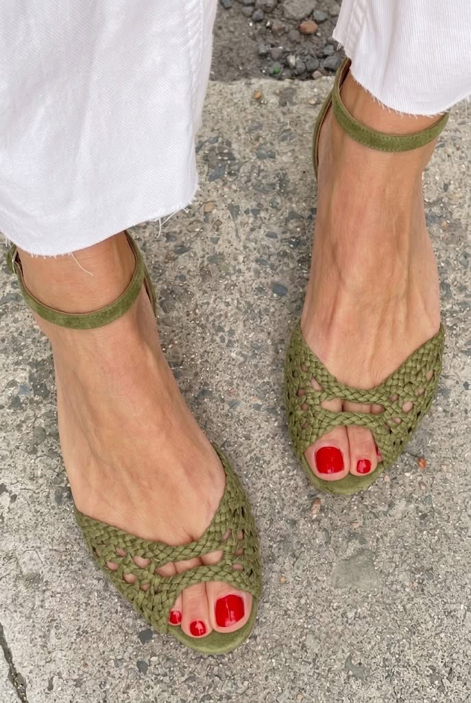 Ines | Woven Golden Flat