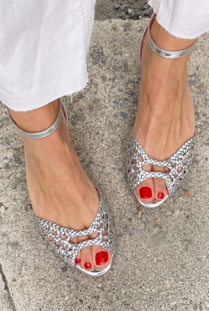 Ines | Woven Golden Flat